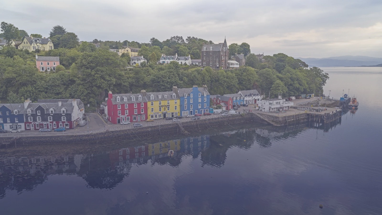 قرية بريطانية ساحرة تندرج ضمن أجمل الوجهات السياحية في خريف 2025