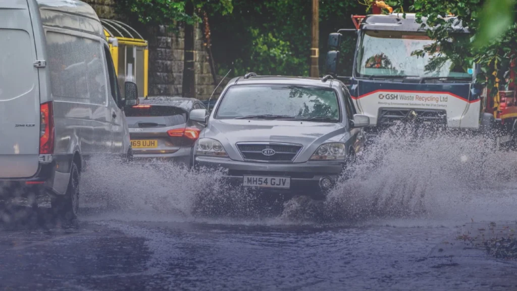 تحذيرات للسائقين في بريطانيا من غرامة تصل إلى 5 آلاف باوند في عطلة نهاية الأسبوع