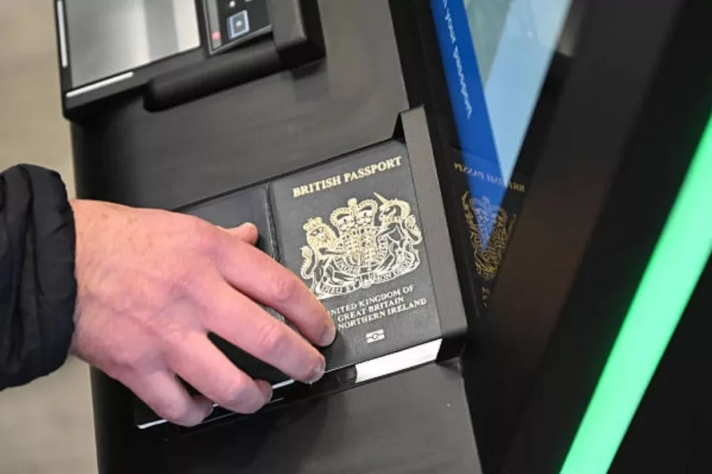 كيف تحصل على جواز سفر طارئ؟ الخارجية البريطانية توضح التفاصيل والتكلفة