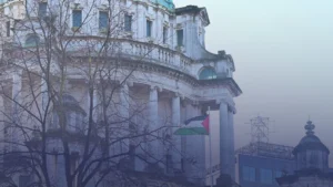 ‏‎القضاء البريطاني يرفض سحب العلم الفلسطيني من بلدية بلفاست