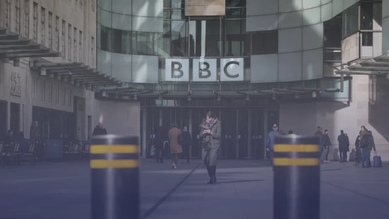 ما مصير تمويل بي بي سي إذا أُلغيت رسوم الترخيص؟ أبرز السيناريوهات