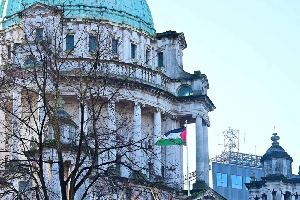 حملة "تعهد الشعب 2026": كيف يمكن أن يغير الناخبون البريطانيون سياسة بلدياتهم تجاه فلسطين؟