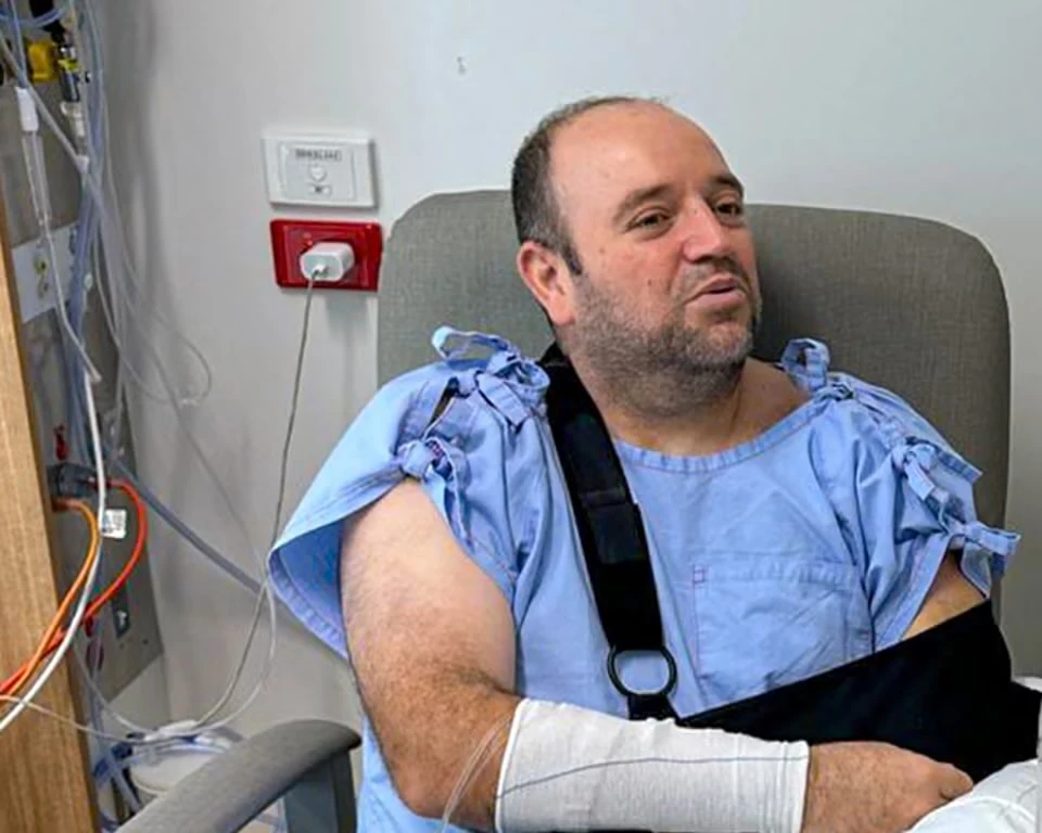 الجارديان: كيف يتعافى البطل السوري أحمد الأحمد بعد إصابته بخمس رصاصات؟