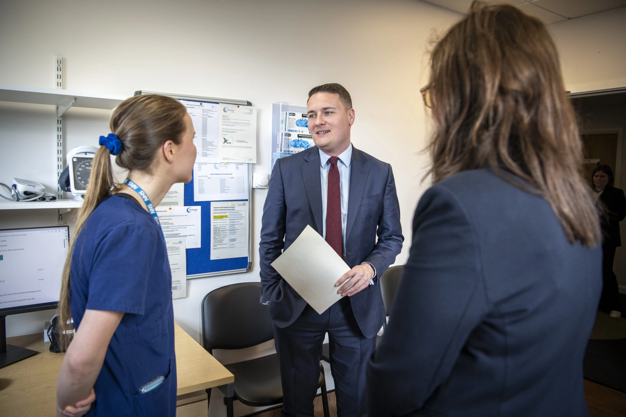 إضراب الأطباء المقيمين في إنجلترا بعد فشل مفاوضات الأجور مع الحكومة