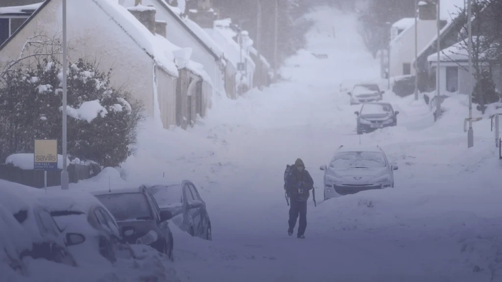 الثلوج قادمة إلى بريطانيا: خرائط الطقس تكشف عن عواصف ثلجية في المدن الكبرى