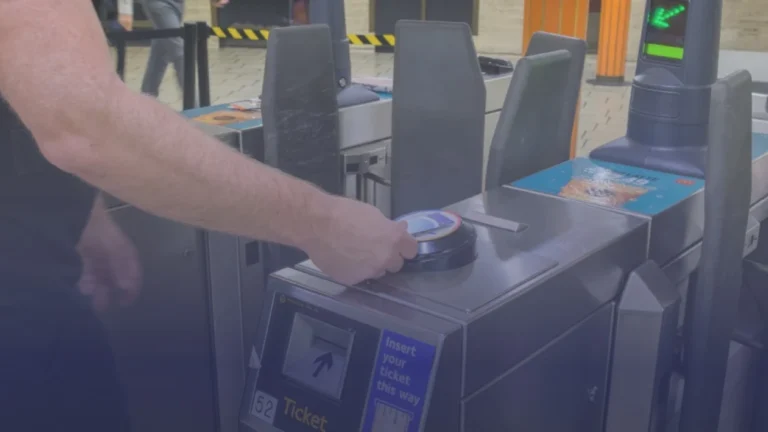 ارتفاع أسعار تذاكر القطارات في لندن بنسبة 5.8%.. لماذا لا يشملها قرار التجميد؟