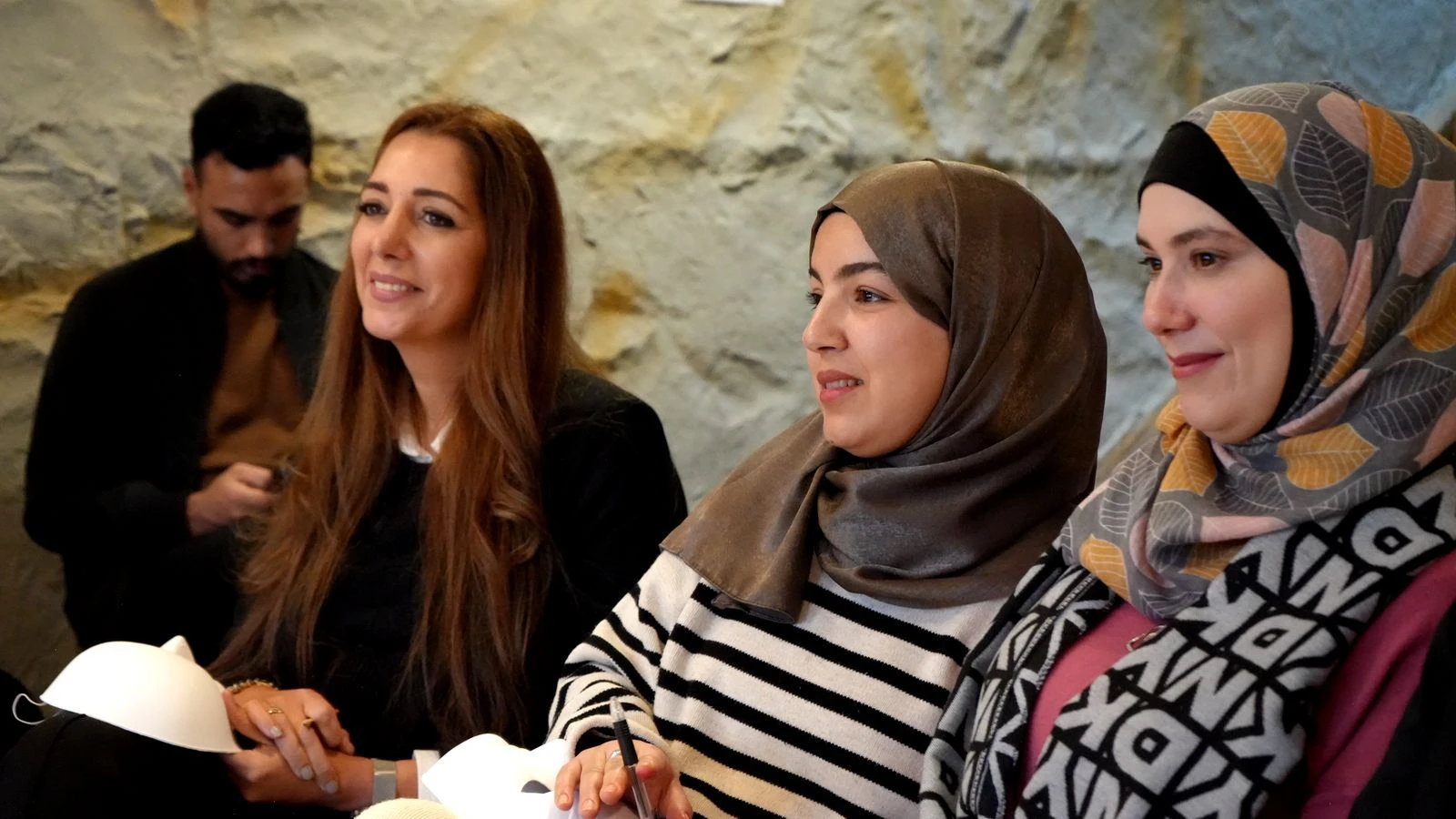 “معلّش” تُطلق أول ورشة عربية لدعم الصحة النفسية للمرأة في لندن