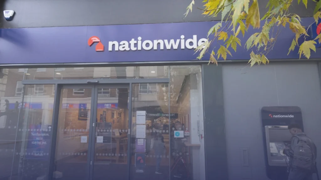 بنك بريطاني يواجه غرامة 44 مليون باوند بعد إخفاقات رقابية خطيرة