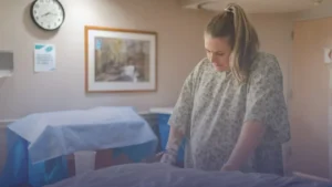 ارتفاع مقلق في نزيف ما بعد الولادة يكشف أزمات الأمومة في القطاع الصحي NHS