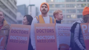 إضراب الأطباء المقيمين في إنجلترا بعد فشل مفاوضات الأجور مع الحكومة