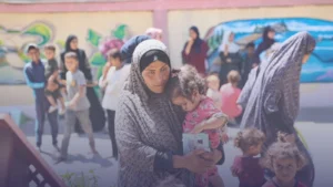 نساء وصلن من غزة إلى بريطانيا يروين شهادات إنسانية مؤلمة للمرة الأولى