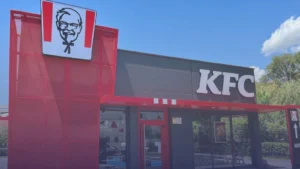 70 ألف باوند تعويضًا بعد وصف موظف بـ"عبد" في فرع KFC جنوب لندن