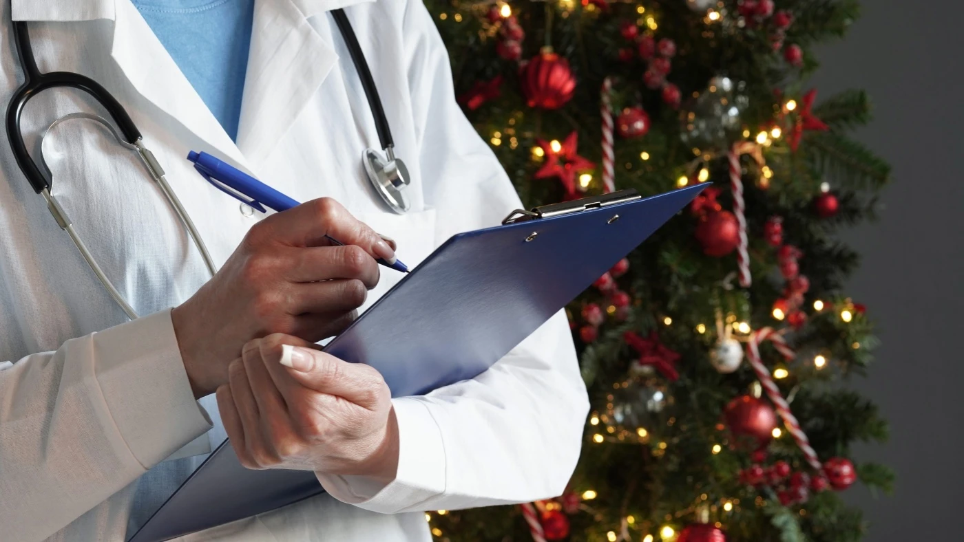 نائب مسلم في البرلمان البريطاني يتطوع للعمل في مستشفى بعطلة عيد الميلاد