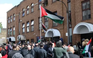 هذا الهتاف التضامني مع فلسطين قد يعرضك للاعتقال في بريطانيا