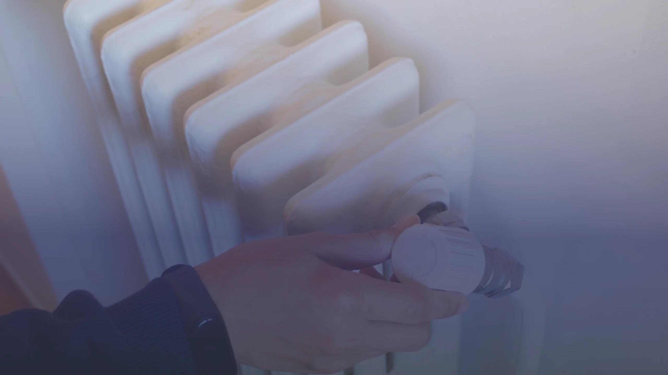 طريقة ذكية للبقاء دافئًا في الشتاء دون تشغيل التدفئة مقابل 6 بنسات في الساعة