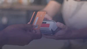 قرار رسمي ينهي سقف الـ100 باوند "للدفع اللاتلامسي" في بريطانيا.. ماهو ومتى يبدأ سريان القرار؟