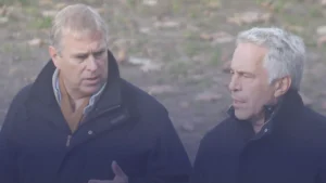 صور جديدة تفضح علاقة “الأمير السابق أندرو” بإبستين