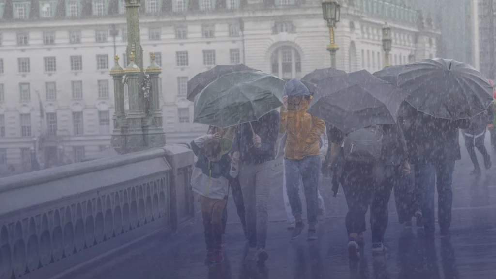 تحذير جوي من أمطار غزيرة وفيضانات تهدد خمس مناطق في بريطانيا