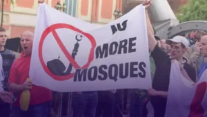 ارتفاع قياسي في الهجمات على المساجد ببريطانيا وسط تصاعد الإسلاموفوبيا