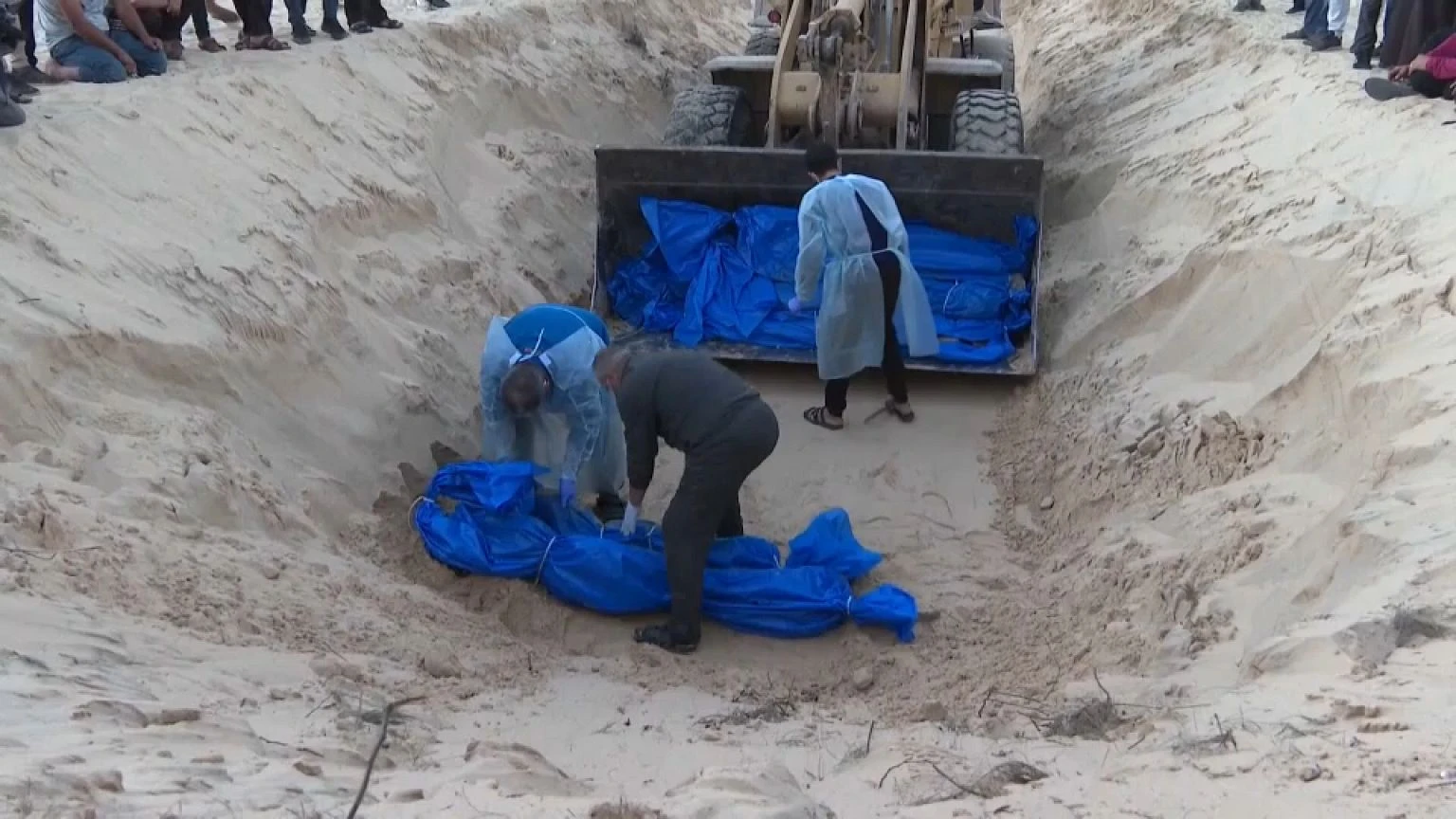 دفن جثامين لشهداء 