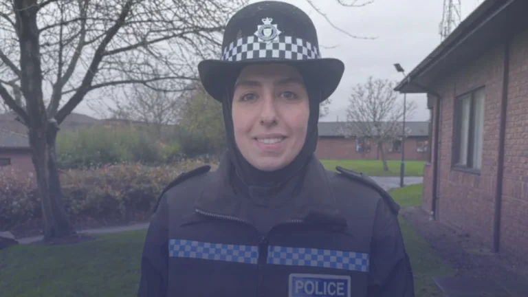 ابتكار حجاب موحد للشرطيات المسلمات: خطوة رمزية أم إصلاح مؤسسي حقيقي؟