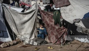 مئة " أم " من نجمات بريطانيا يطالبن الحكومة بتحرك عاجل لإنقاذ أمهات غزة