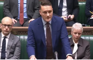 الجارديان: القطاع الصحي NHS يعلن استمرار خدماته في الأعياد رغم الإضراب