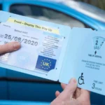 تحذير لحاملي البطاقة الزرقاء في بريطانيا: التجديد ليس تلقائيًا والغرامات قد تصل إلى ألف باوند