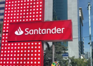 بنك سانتاندير يغلق 44 فرعًا في بريطانيا و291 وظيفة مهددة بالخطر