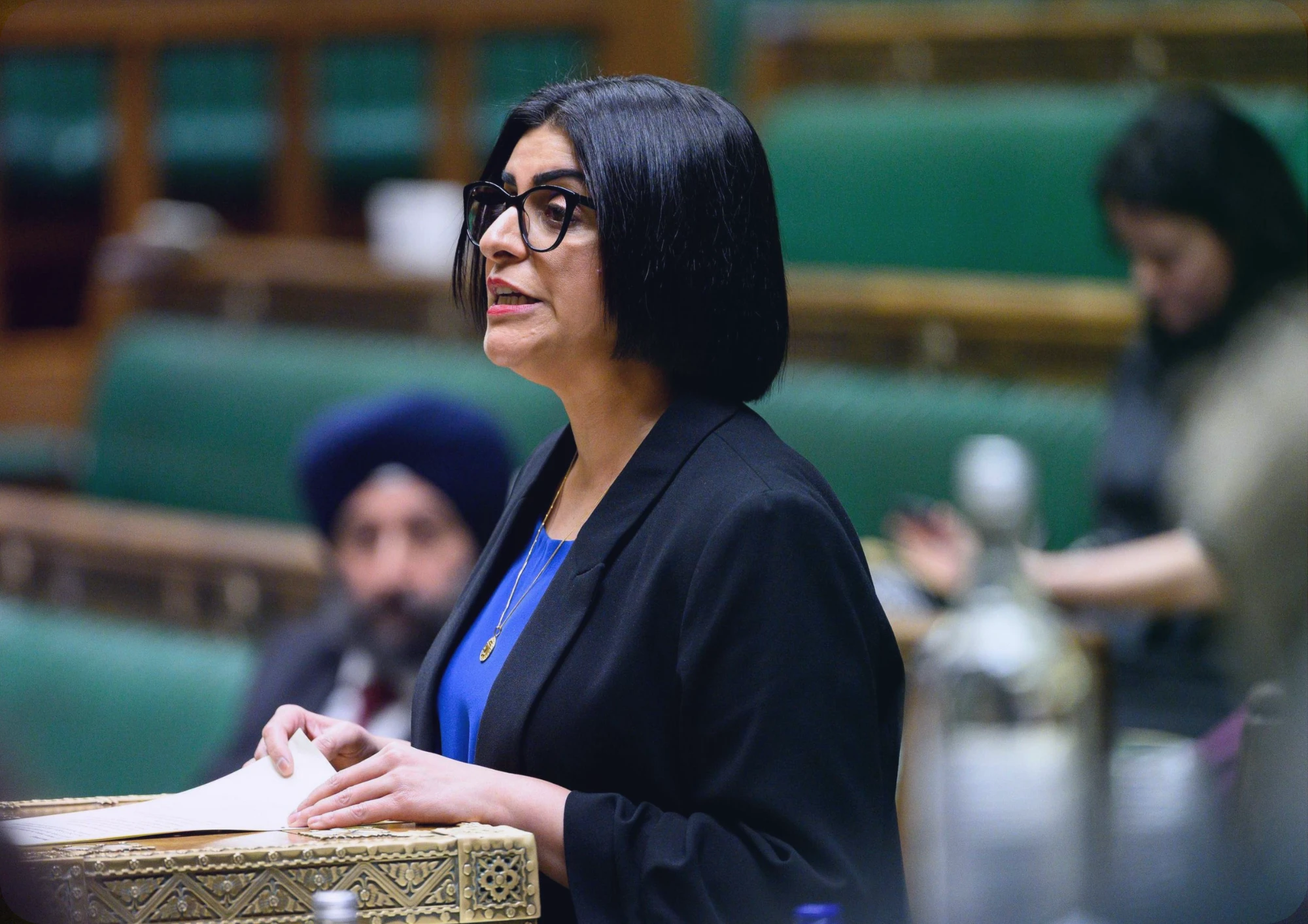 نقل أول طالبي لجوء إلى معسكر عسكري رغم اعتراضات السكان