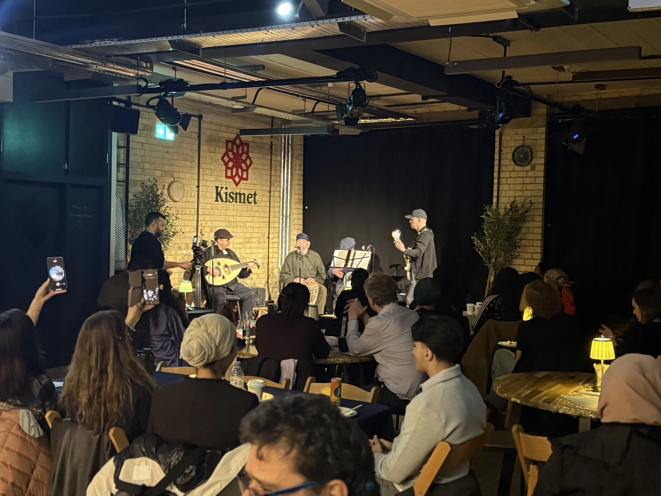 سهرة أمازيغية في لندن تستحضر الهوية والذاكرة وتربط الفن بالتضامن الإنساني