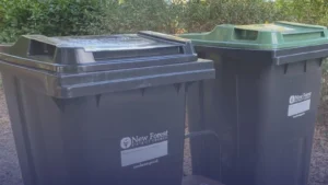 غرامة 400 باوند تنتظر الأسر البريطانية بموجب نظام النفايات الجديد في مارس 2026