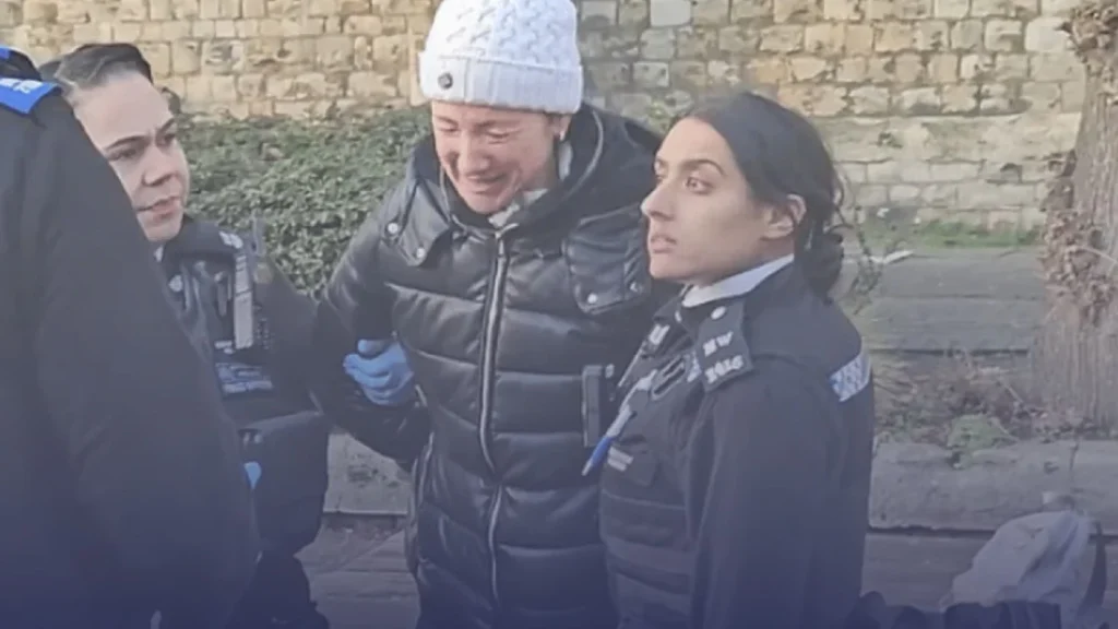 توقيف امرأة وتغريمها 100 باوند لإطعامها الحمام في لندن