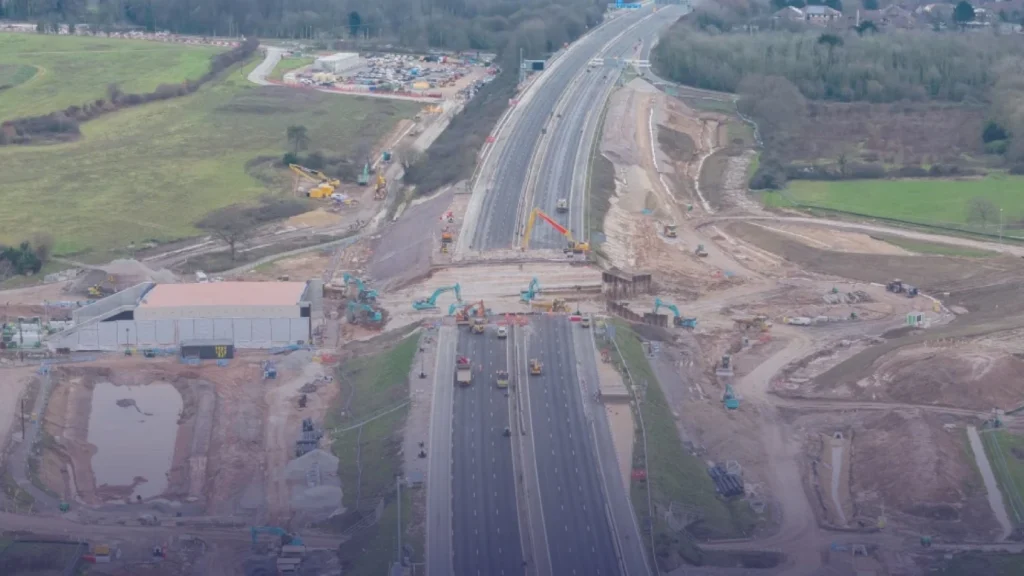 صيانة الطرق تعطل حركة السير في بريطانيا وتكلف الاقتصاد 4 مليارات باوند