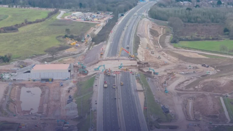 صيانة الطرق تعطل حركة السير في بريطانيا وتكلف الاقتصاد 4 مليارات باوند