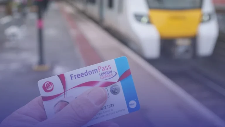 غضب واسع ضد خطط تقييد بطاقة المواصلات المجانية في لندن