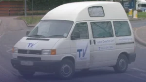 تجنباً للغرامات.. كل ما تريد معرفته عن رسوم التلفزيون وأجهزة المراقبة الجديدة في بريطانيا