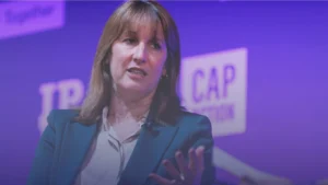 هل تؤدي الضرائب الجديدة إلى انهيار قطاع السياحة في بريطانيا؟