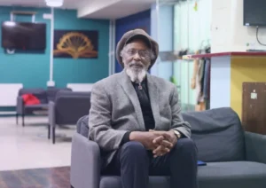 بعد 60 عاماً من الإقامة والخدمة.. مهاجر من "جيل وندروش" يتعرض للتشريد وخطر الترحيل من بريطانيا