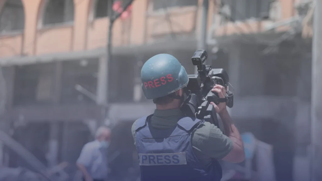 غزة تكسر الصمت: تحرّك قانوني ضد حظر الاحتلال للإعلام المستقل