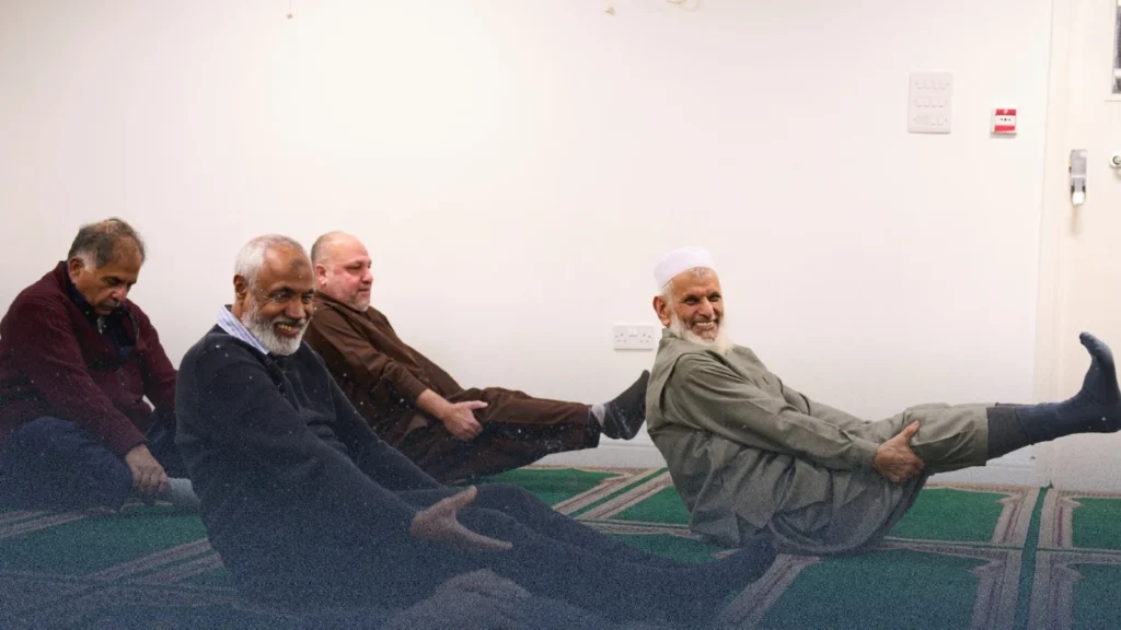 تمارين "بيلاتس" بعد الصلاة.. مبادرة لتعزيز لياقة الرجال في مساجد برادفورد