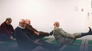 تمارين "بيلاتس" بعد الصلاة.. مبادرة لتعزيز لياقة الرجال في مساجد برادفورد