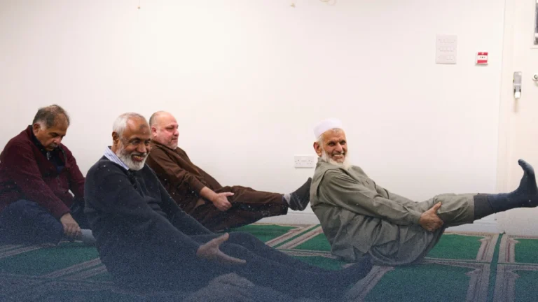 تمارين "بيلاتس" بعد الصلاة.. مبادرة لتعزيز لياقة الرجال في مساجد برادفورد