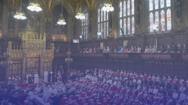 الإندبندنت تنضم لأكثر من 120 شخصية للمطالبة بقوانين تحمي الصحافة