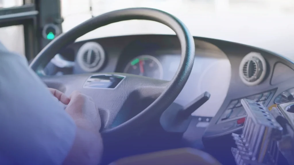 قرار صادم: فصل سائق حافلة بعد مطاردته لصًا في لندن