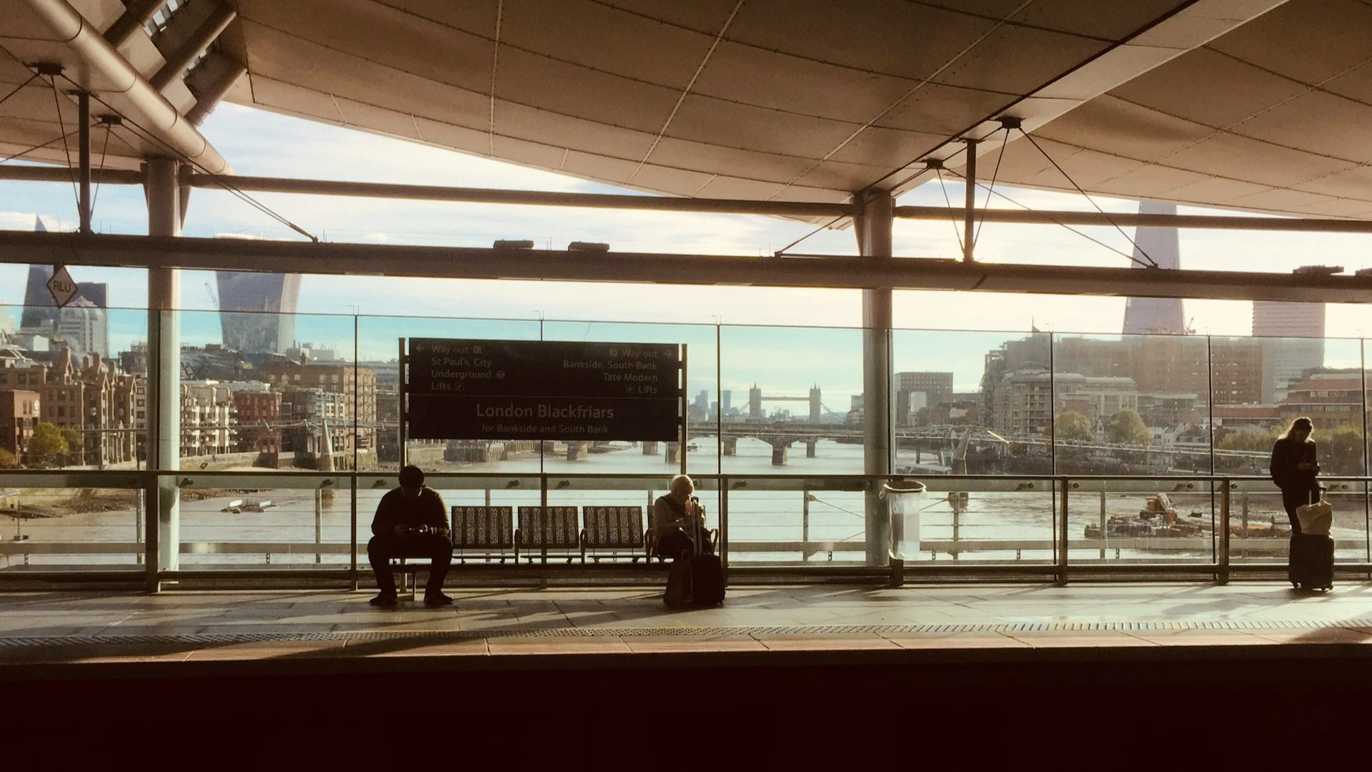 مطار لوتون، مسافرون، سفر، طيران