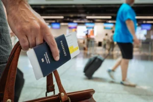 خبر يهم كل مسافر: هيثرو يلغي قيود السوائل نهائيًا