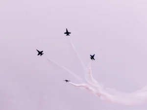 قلق بريطاني من وصول طائرات عسكرية أمريكية إلى قواعد داخل البلاد