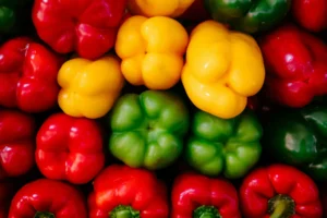 خبراء تغذية يكشفون لون الفلفل الأفضل لتعزيز المناعة طبيعيًا