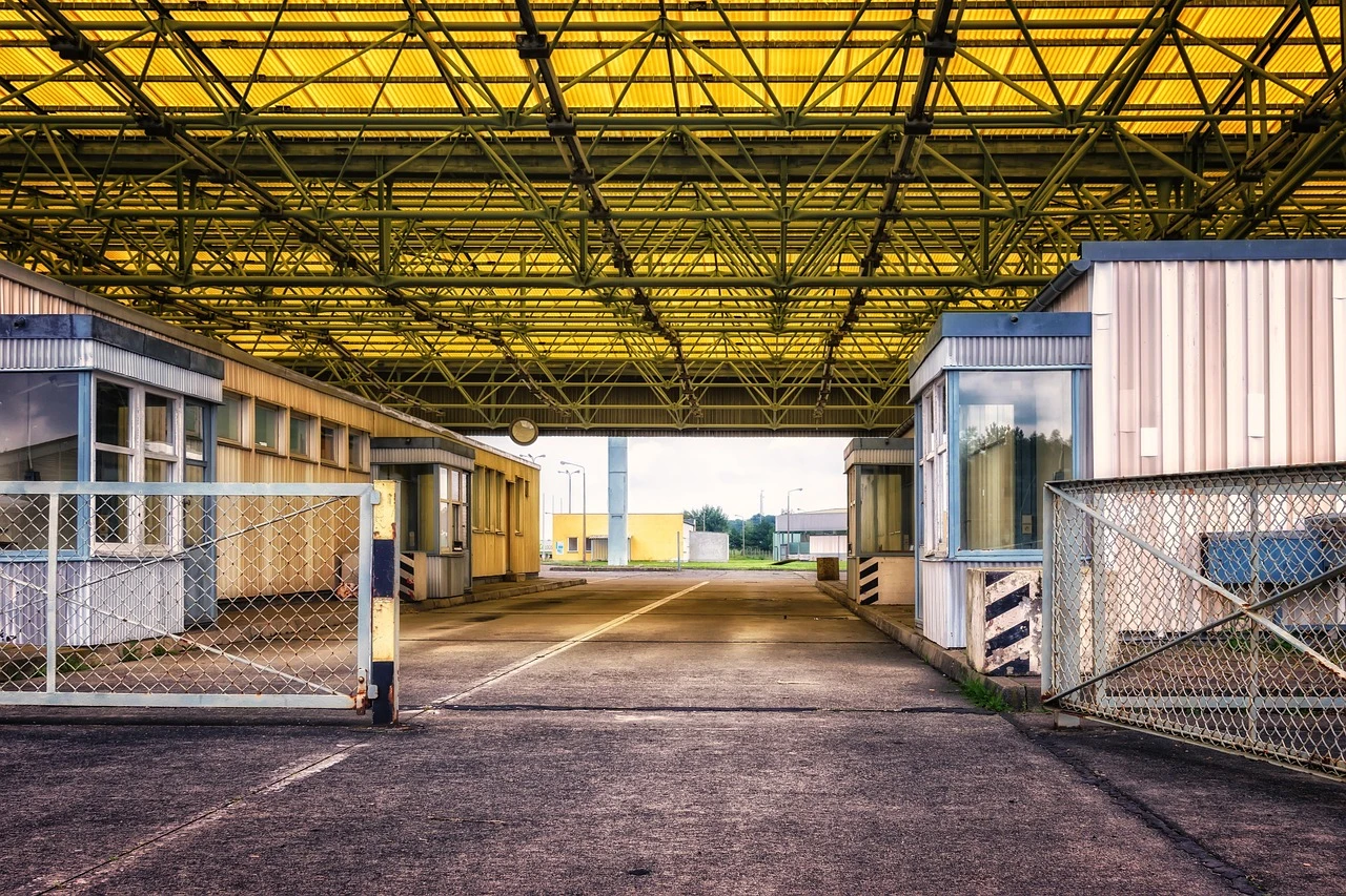 اعتقالات في المطاعم ومواقع البناء وصالونات الحلاقة ضمن حملة ضد "العمل غير القانوني"